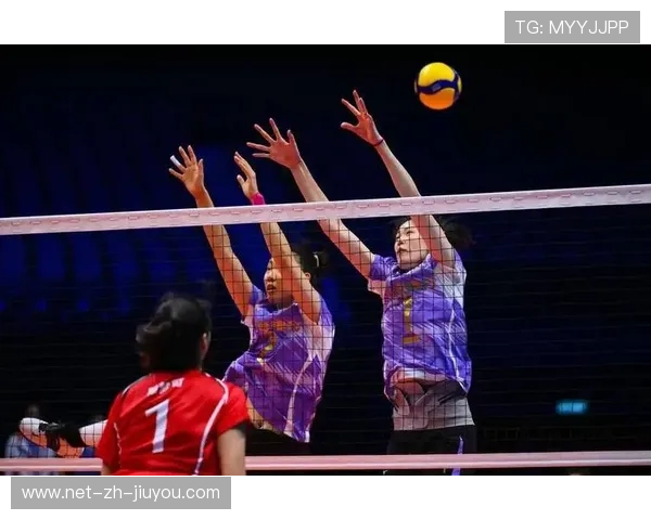 天津女排在训练中加强小球串联，提升整体防守密度